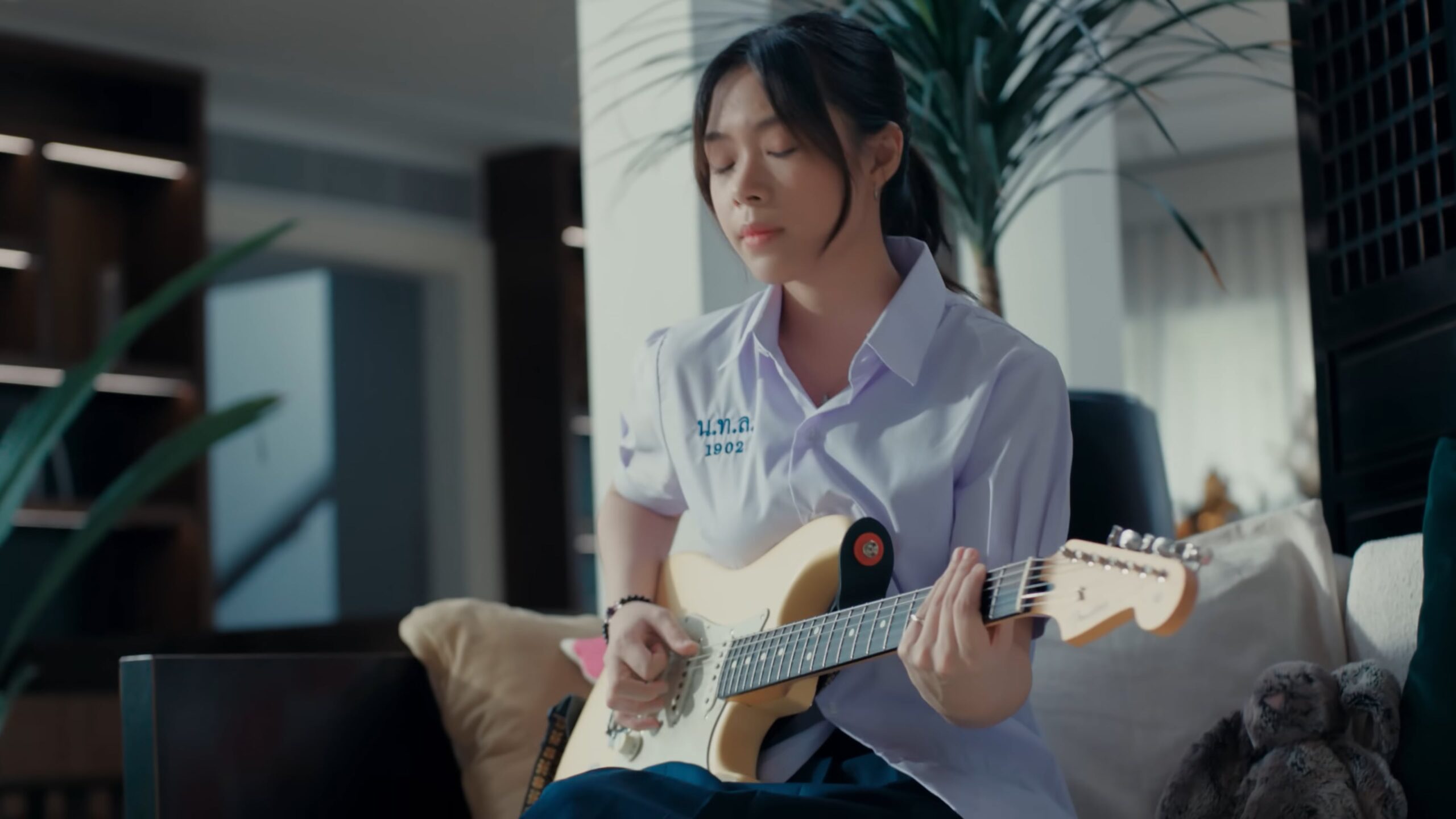ขอเป็นคนที่หายไป (let me leave you) – Dena Euprasert [ VISUALIZER ] - WHOISMO