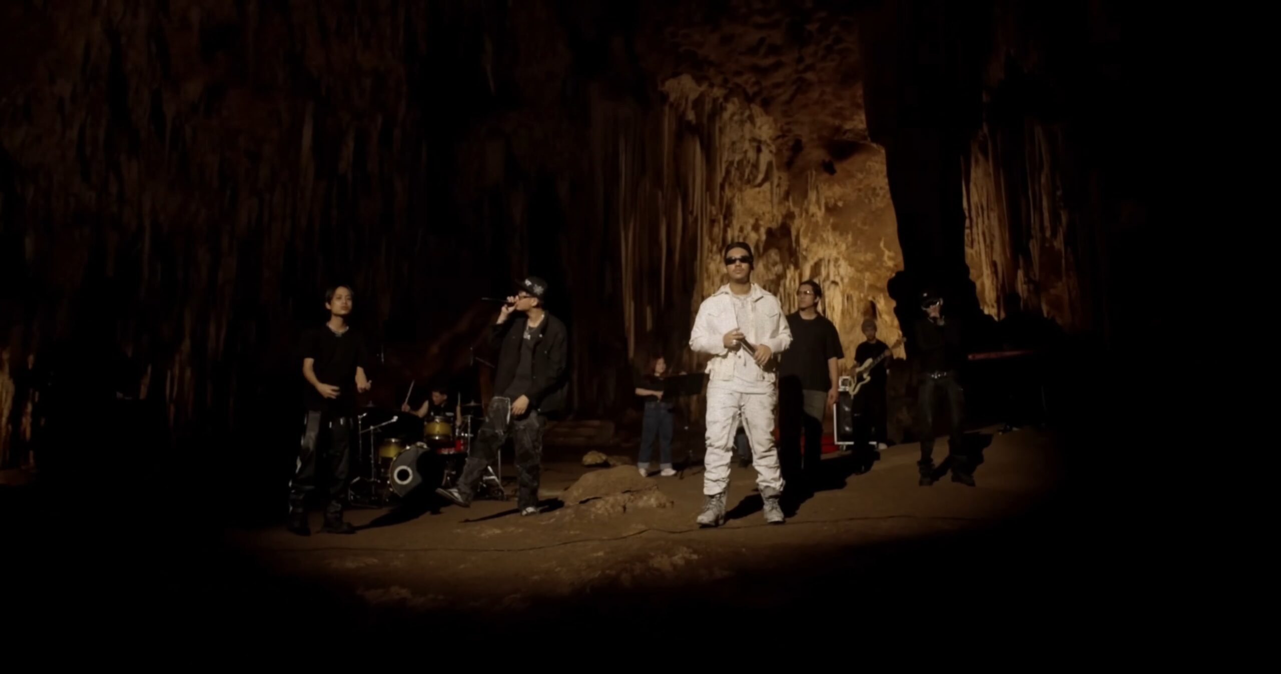 ไม่มีเหมือนเขา – SARAN X THE BESTS X 1ST X P6ICK x 2T FLOW [HIDDEN WORLD – LIVE SESSION] - WHOISMO