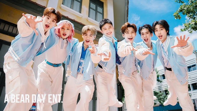 Y2Z – อ้อมกอดใกล้ฉัน (Hug Near Me) - WHOISMO